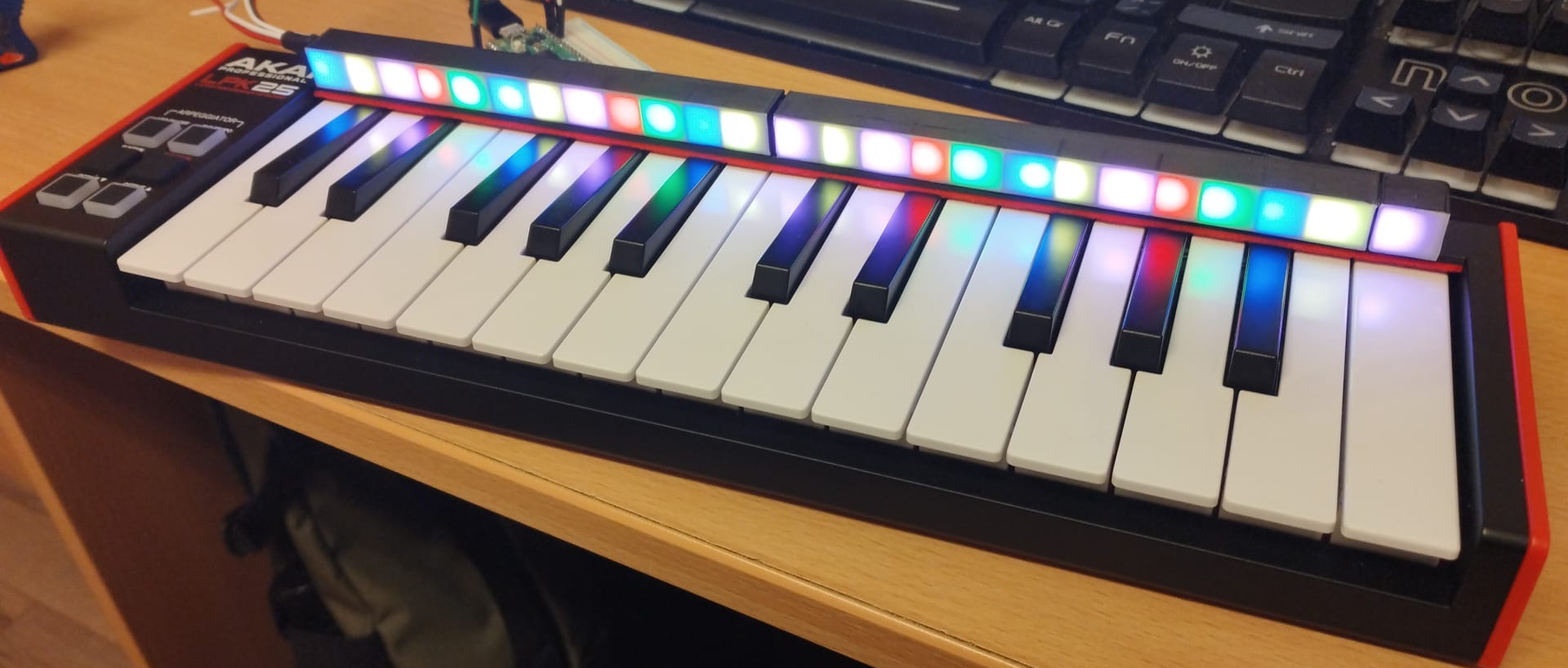 LED Lišta na klavíri